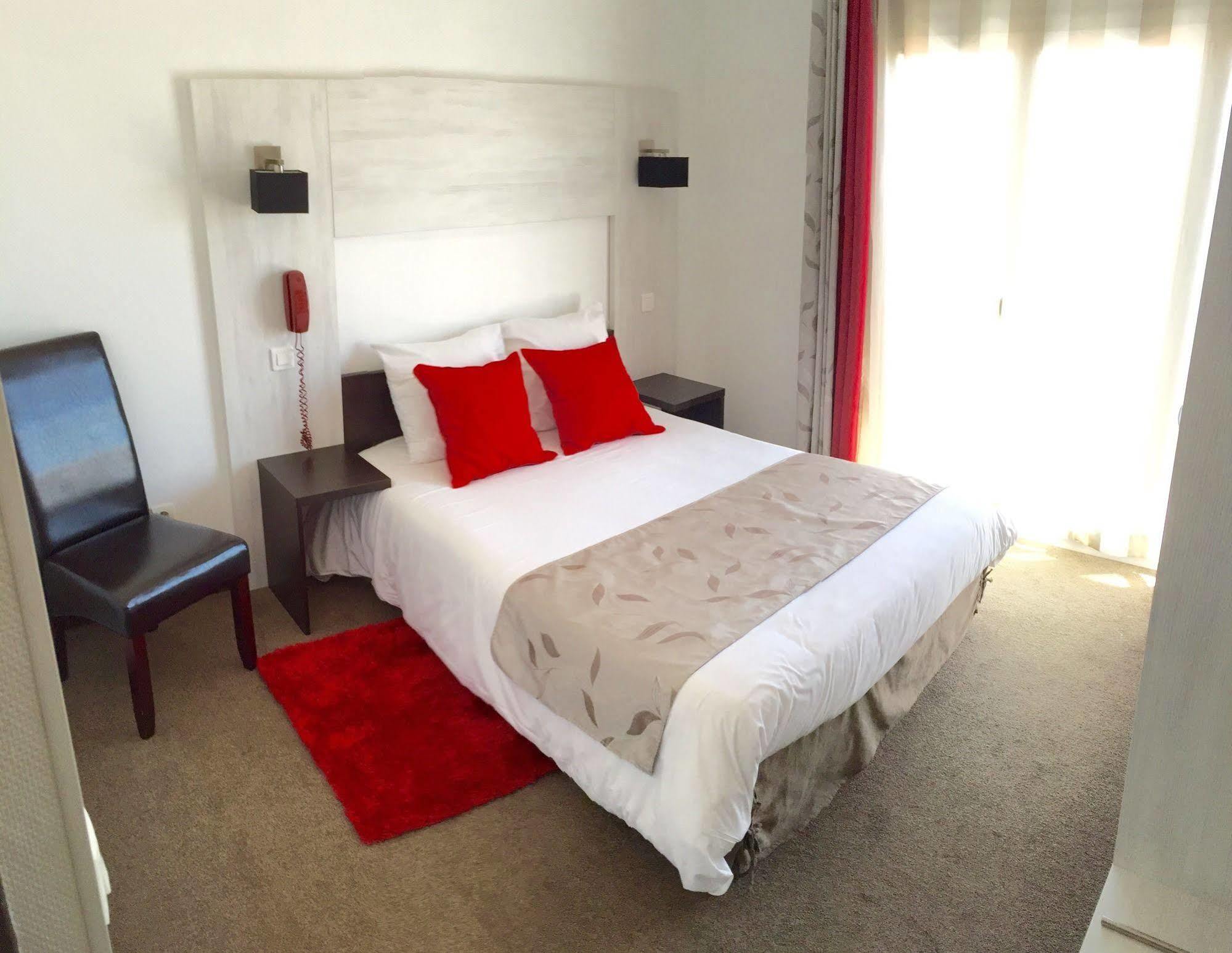 Victoria Hotel 3*