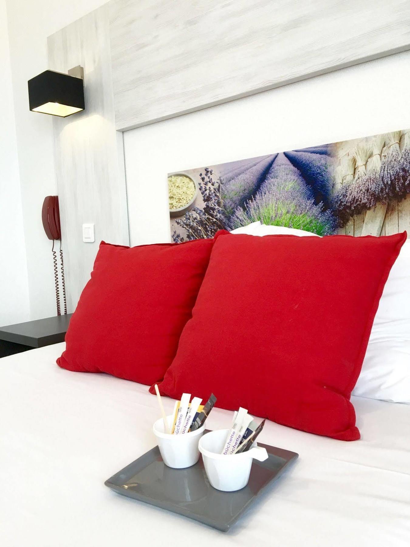 Victoria Hotel 3*
